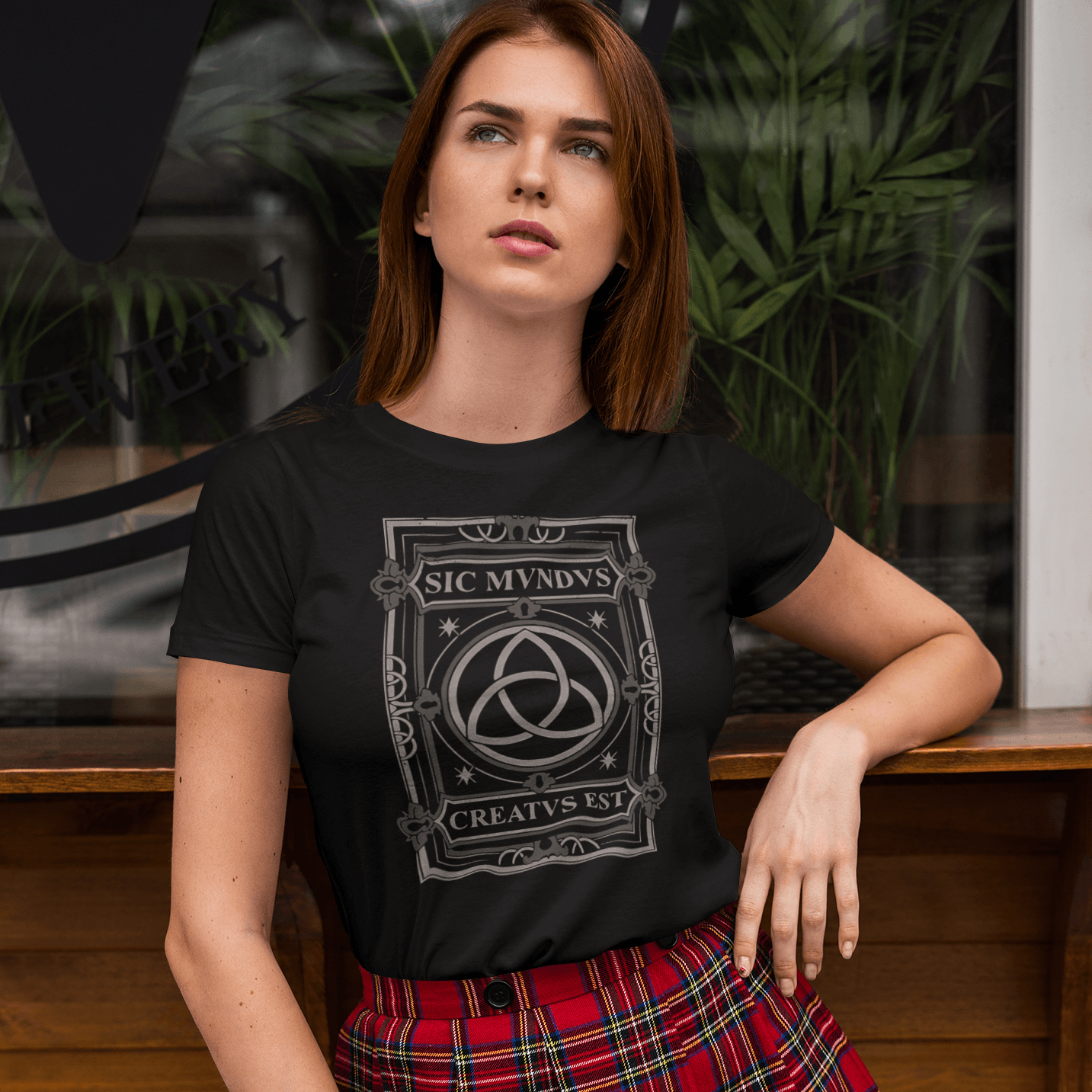 Sic Mundus Women's T-shirt - Ken Adams